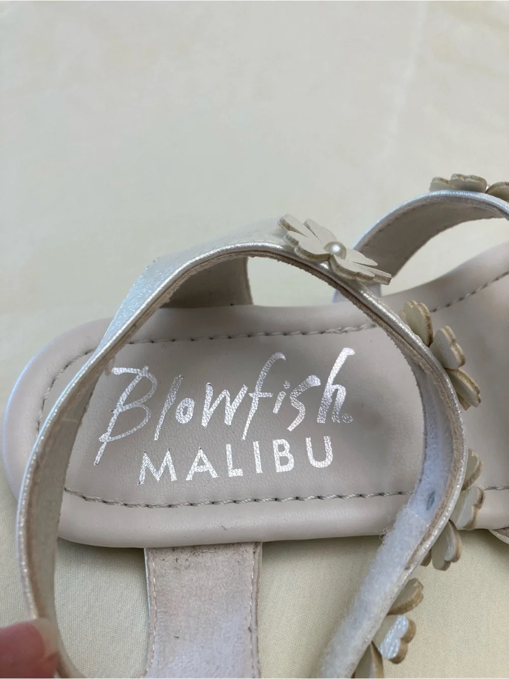 Blowfish Malibu Children's Floral Strap Sandals - white iridescent. Size US 13